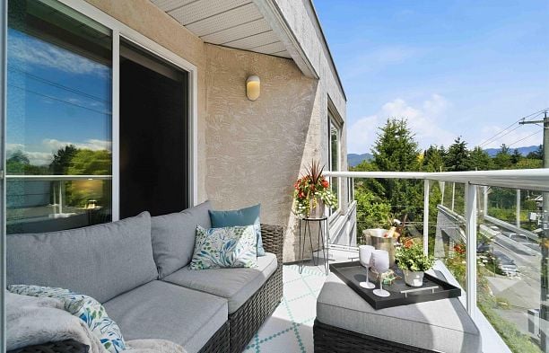 402 3505 W Broadway Kitsilano