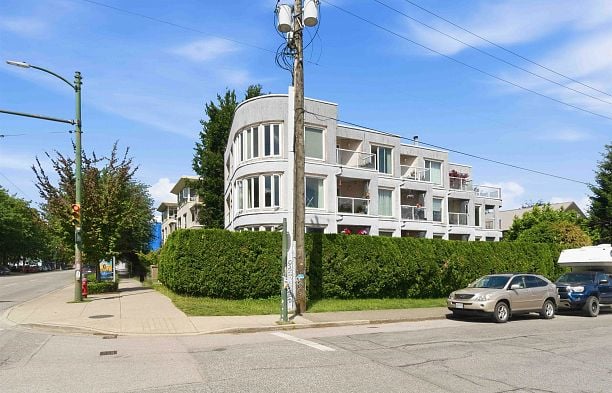 402 3505 W Broadway Kitsilano
