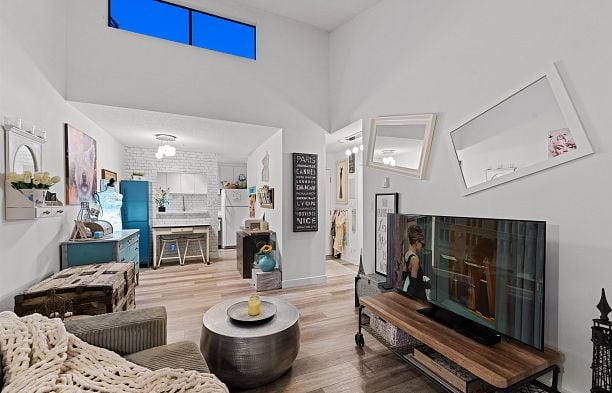 401 2173 W 6 Avenue Kitsilano