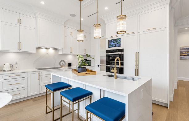 2755 W 38th Avenue Kerrisdale