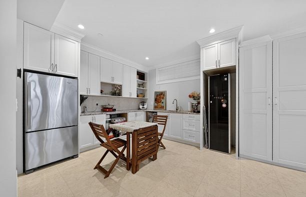 3285 W 12th Avenue Kitsilano