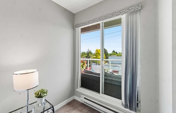 402 3505 W Broadway Kitsilano