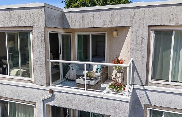 402 3505 W Broadway Kitsilano