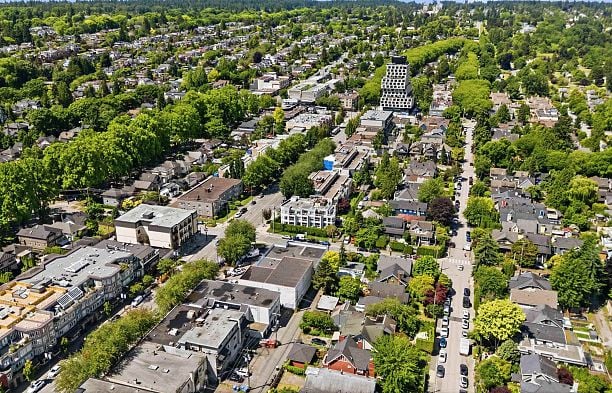 402 3505 W Broadway Kitsilano