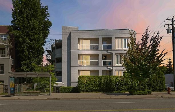 402 3505 W Broadway Kitsilano