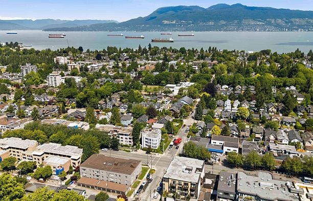 402 3505 W Broadway Kitsilano
