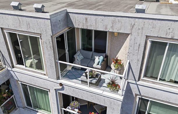 402 3505 W Broadway Kitsilano