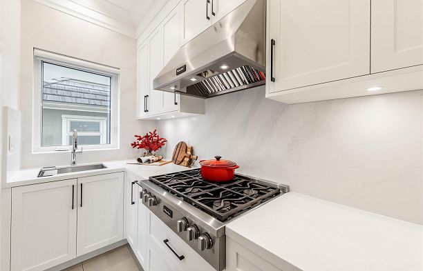 2755 W 38th Avenue Kerrisdale