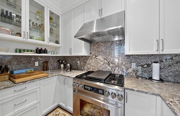 3285 W 12th Avenue Kitsilano