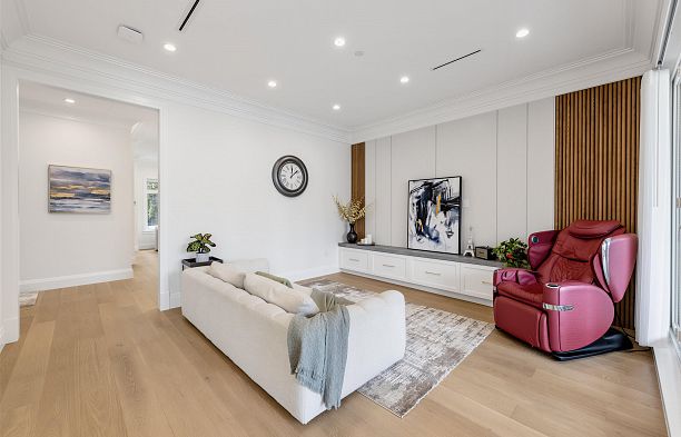 2755 W 38th Avenue Kerrisdale