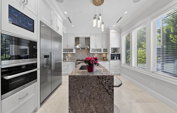 3285 W 12th Avenue Kitsilano
