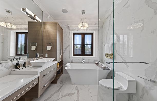 2168 W 22nd Avenue Arbutus