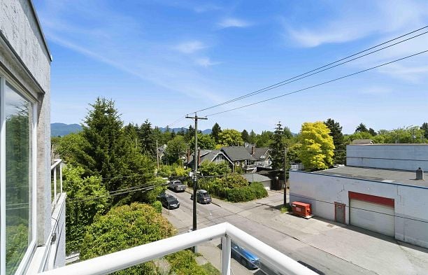 402 3505 W Broadway Kitsilano