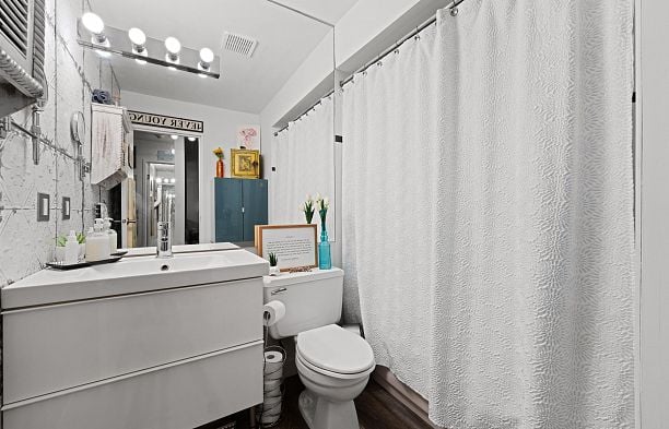 401 2173 W 6 Avenue Kitsilano