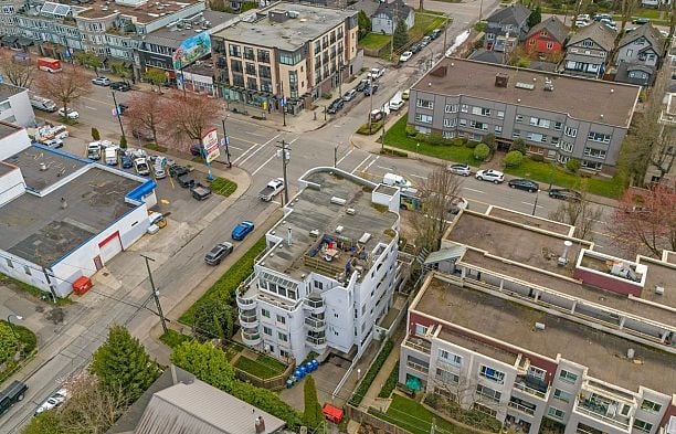 402 3505 W Broadway Kitsilano