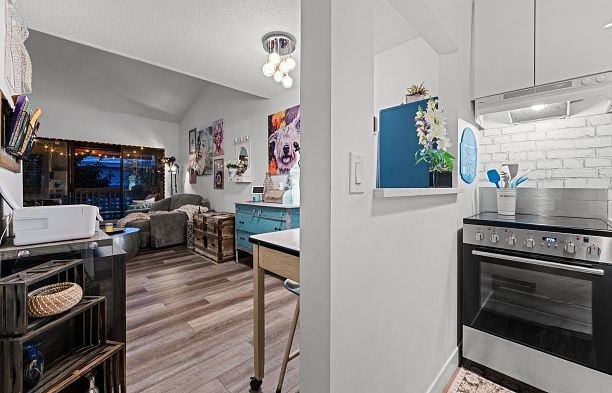 401 2173 W 6 Avenue Kitsilano