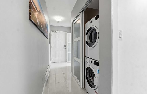 402 3505 W Broadway Kitsilano