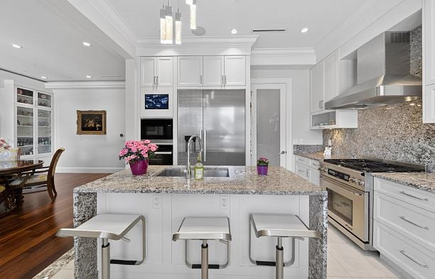 3285 W 12th Avenue Kitsilano
