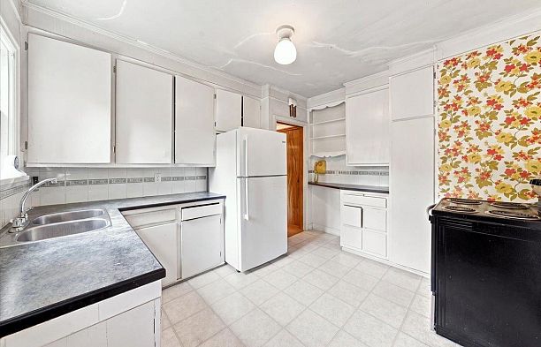 2971 W 37th Avenue MacKenzie Heights