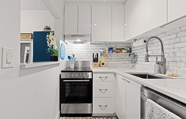 401 2173 W 6 Avenue Kitsilano