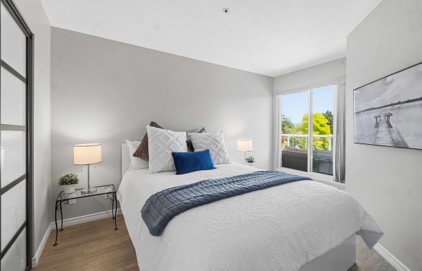 402 3505 W Broadway Kitsilano