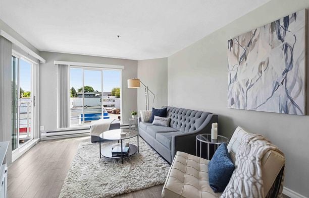 402 3505 W Broadway Kitsilano