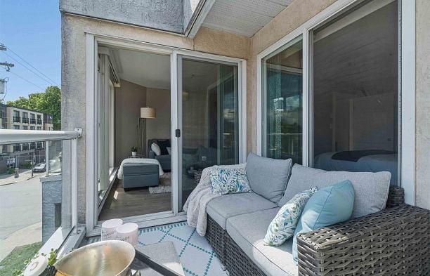 402 3505 W Broadway Kitsilano