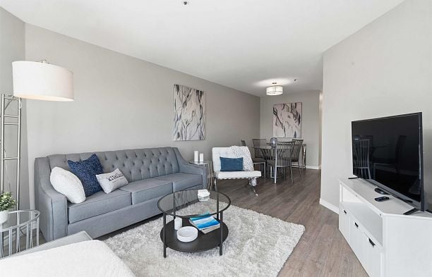 402 3505 W Broadway Kitsilano