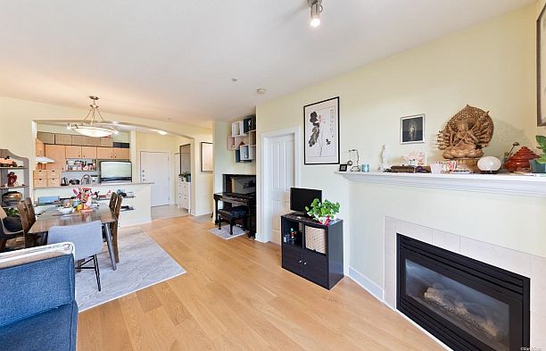 408 995 W 59th Avenue South Cambie