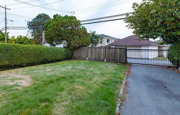 7455 West Boulevard S.W. Marine