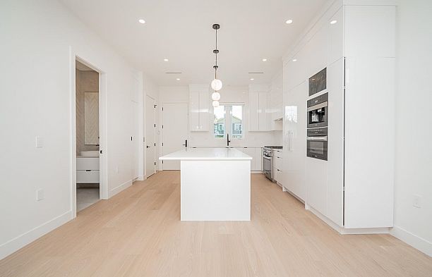 2621 Mcbain Avenue Quilchena