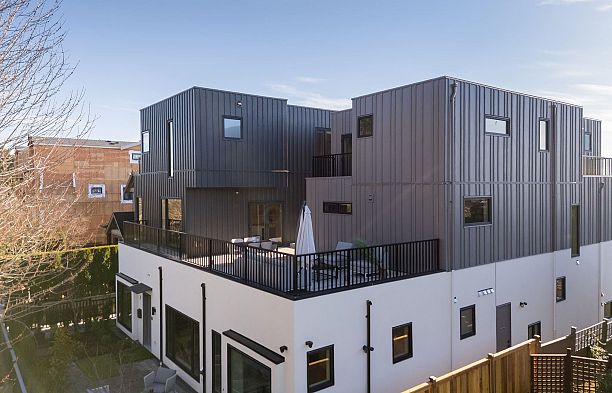 3 950 W 57th Avenue South Cambie