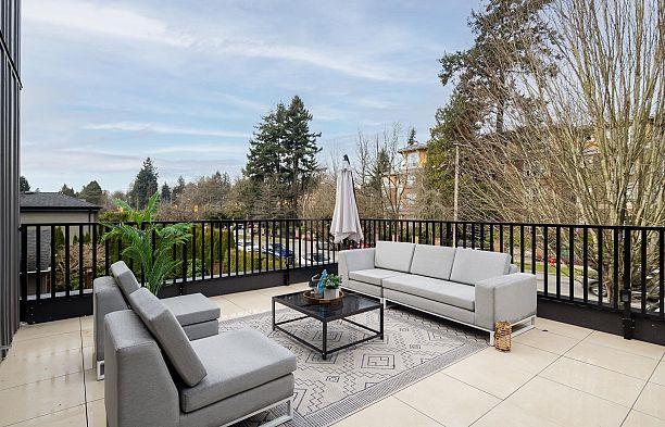3 950 W 57th Avenue South Cambie