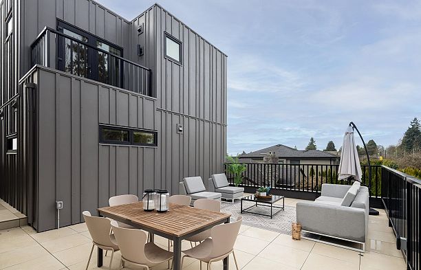 3 950 W 57th Avenue South Cambie