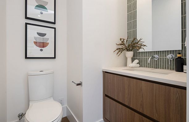 3 950 W 57th Avenue South Cambie