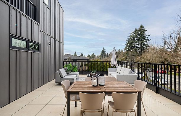 3 950 W 57th Avenue South Cambie