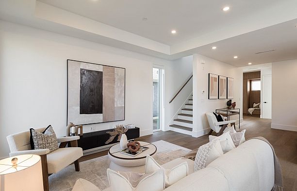 3 950 W 57th Avenue South Cambie