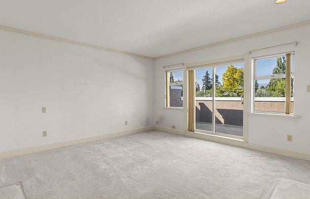 2677 W 34th Avenue MacKenzie Heights
