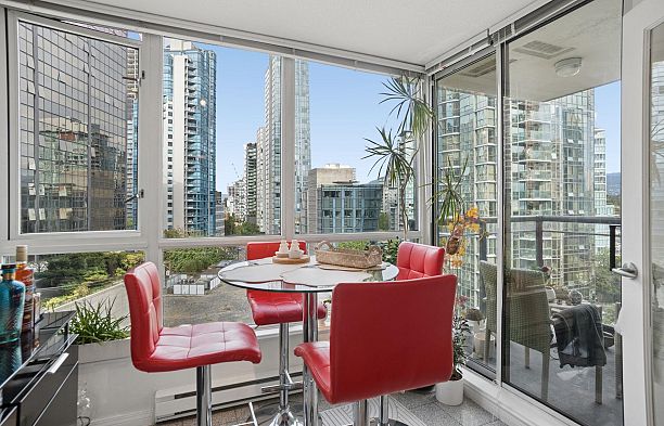 1005 1328 W Pender Street Coal Harbour