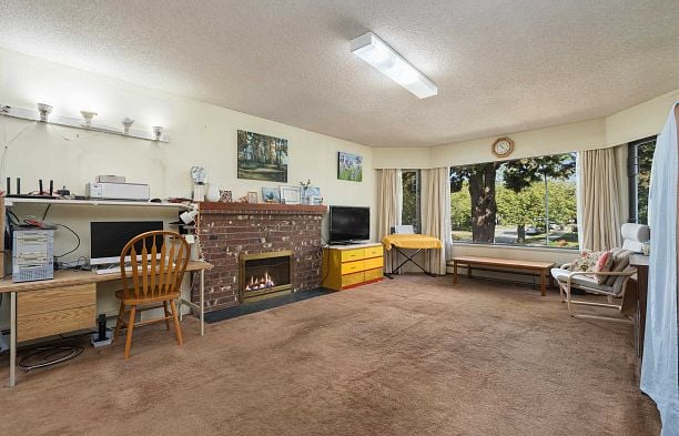 1594 W 68th Avenue S.W. Marine