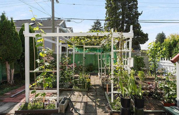 1594 W 68th Avenue S.W. Marine