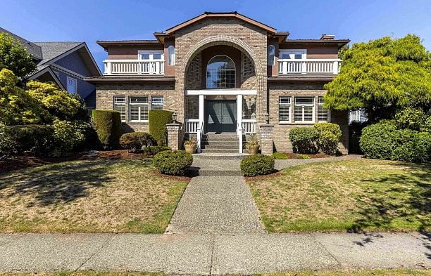 2677 W 34th Avenue MacKenzie Heights