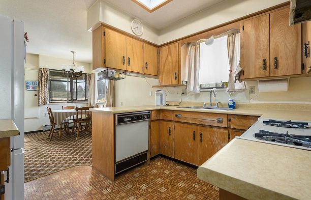 1594 W 68th Avenue S.W. Marine