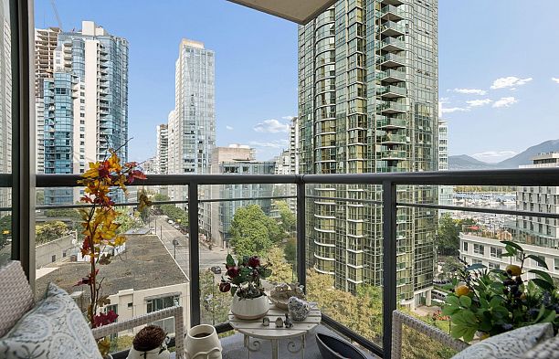 1005 1328 W Pender Street Coal Harbour