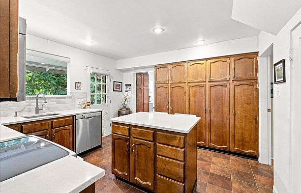 6048 Elm Street Kerrisdale