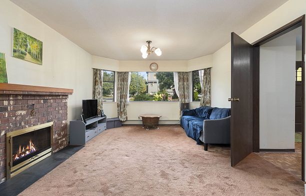 1594 W 68th Avenue S.W. Marine