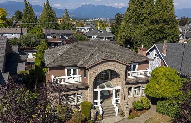 2677 W 34th Avenue MacKenzie Heights