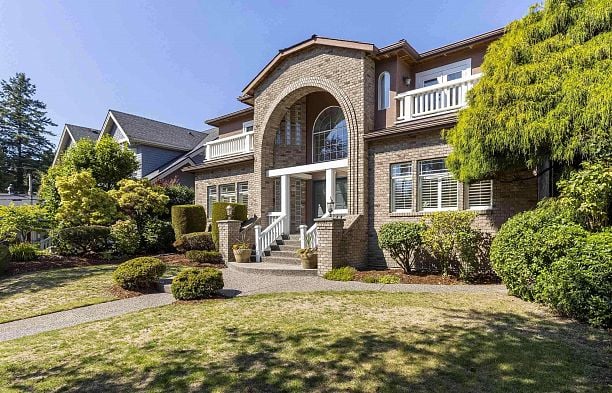 2677 W 34th Avenue MacKenzie Heights