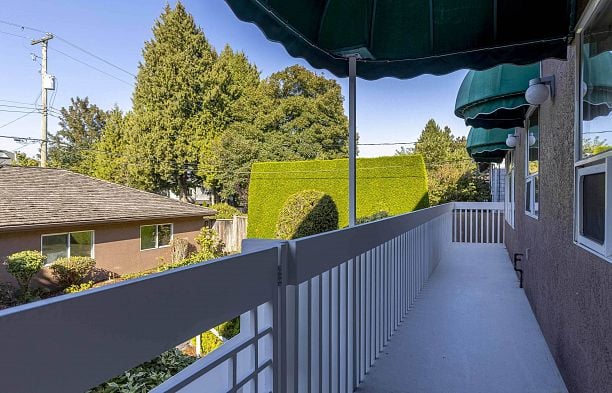 2677 W 34th Avenue MacKenzie Heights