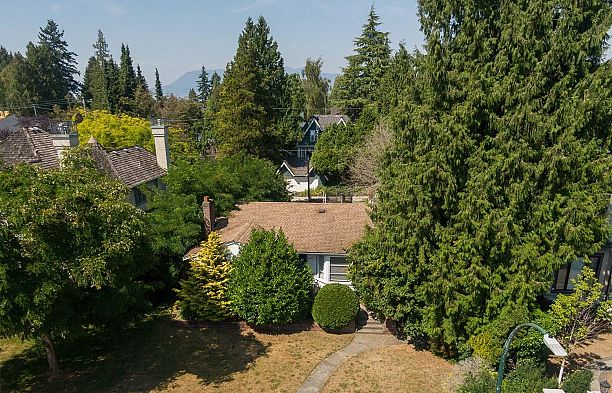 2677 W 35th Avenue MacKenzie Heights